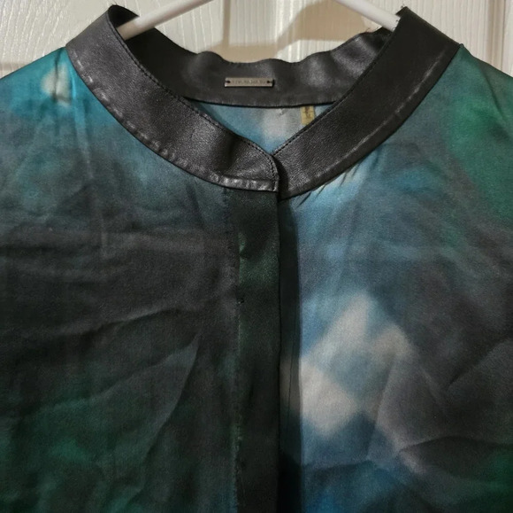 Elie Tahari 100% Silk Chelsea Blouse w/ Lamb Leather Trim, Button Front, EUC! - Picture 3 of 10